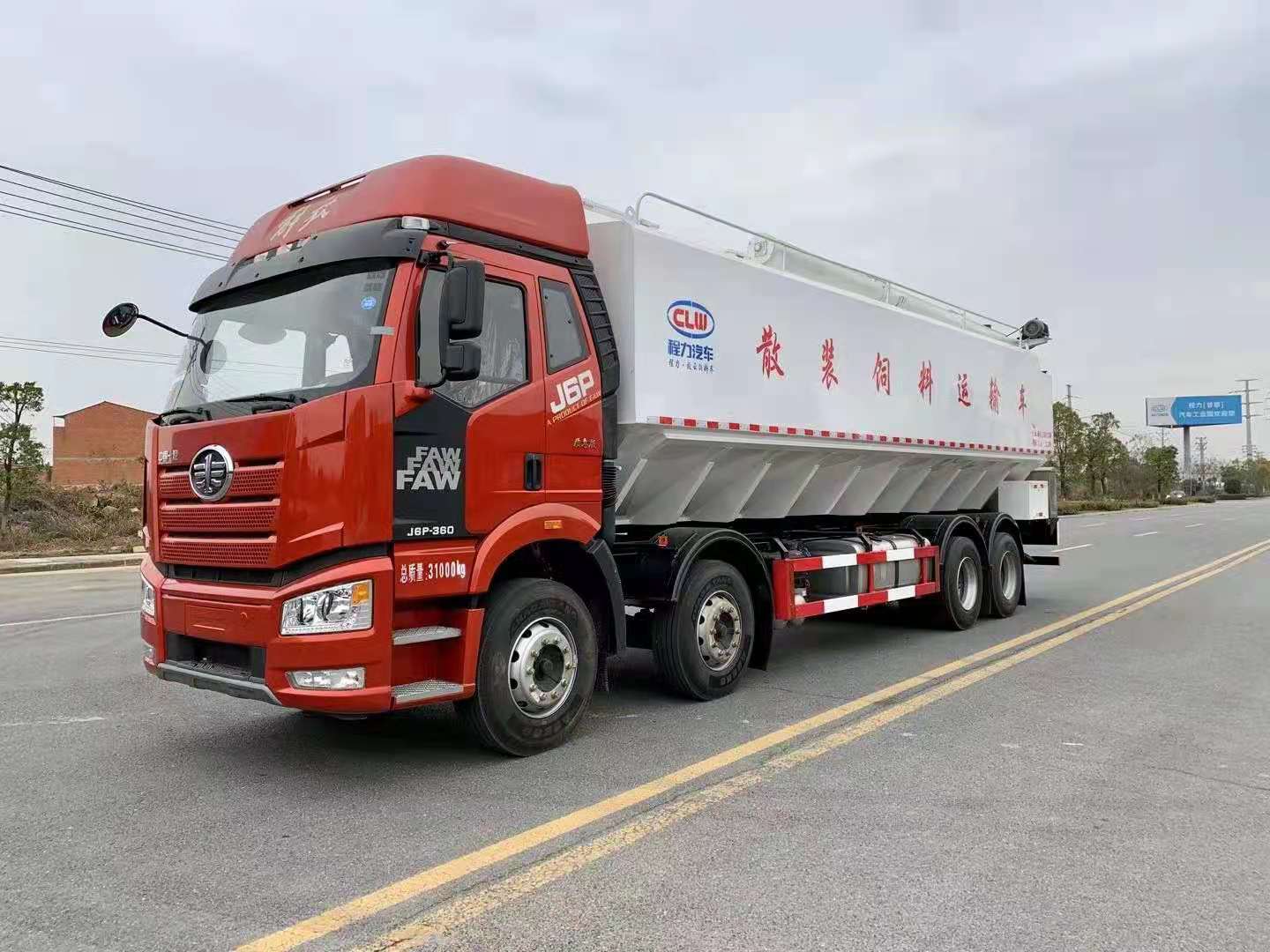 國六解放J6前四后八散裝飼料運輸車