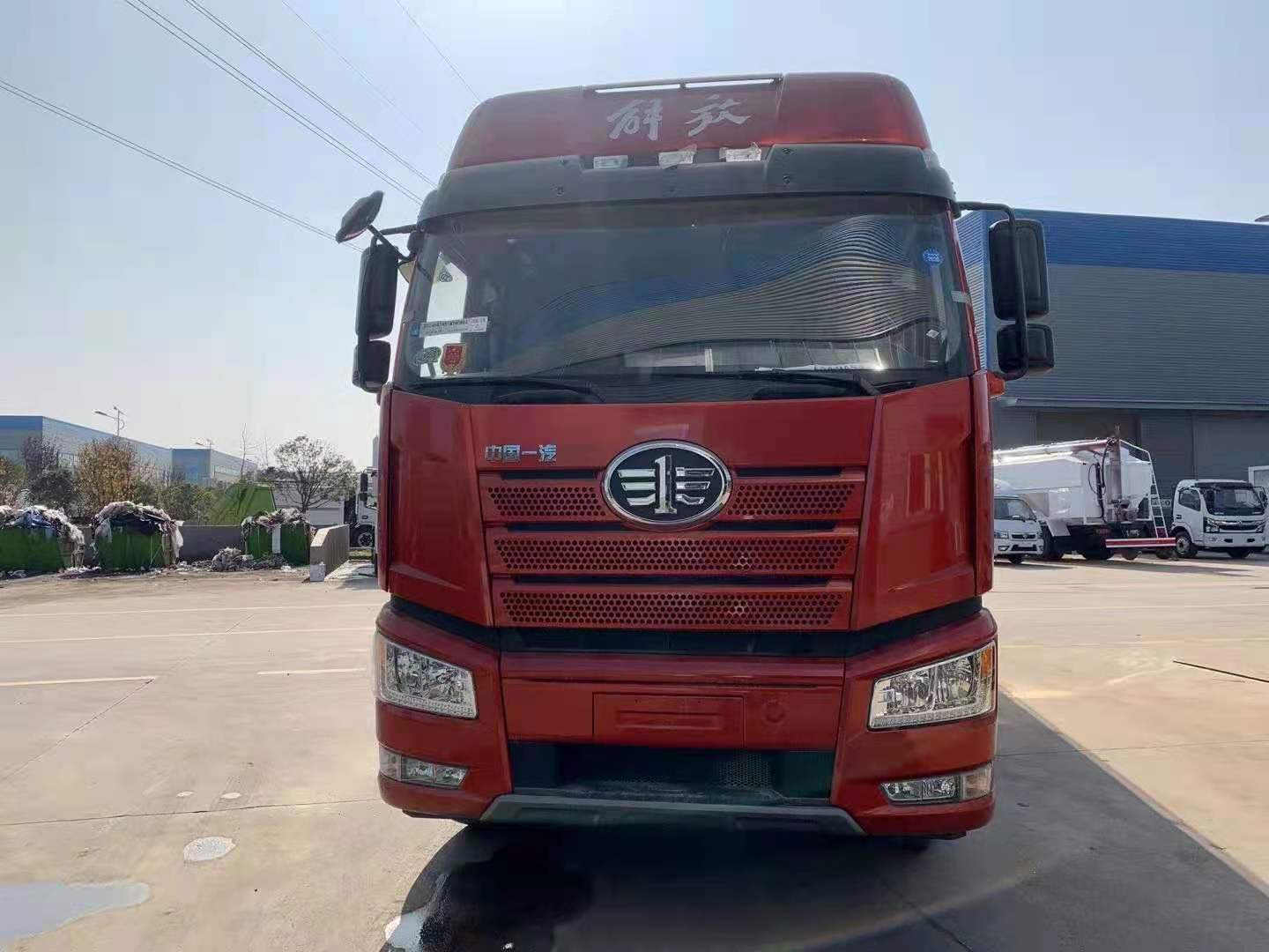 國六解放J6前四后八散裝飼料運輸車