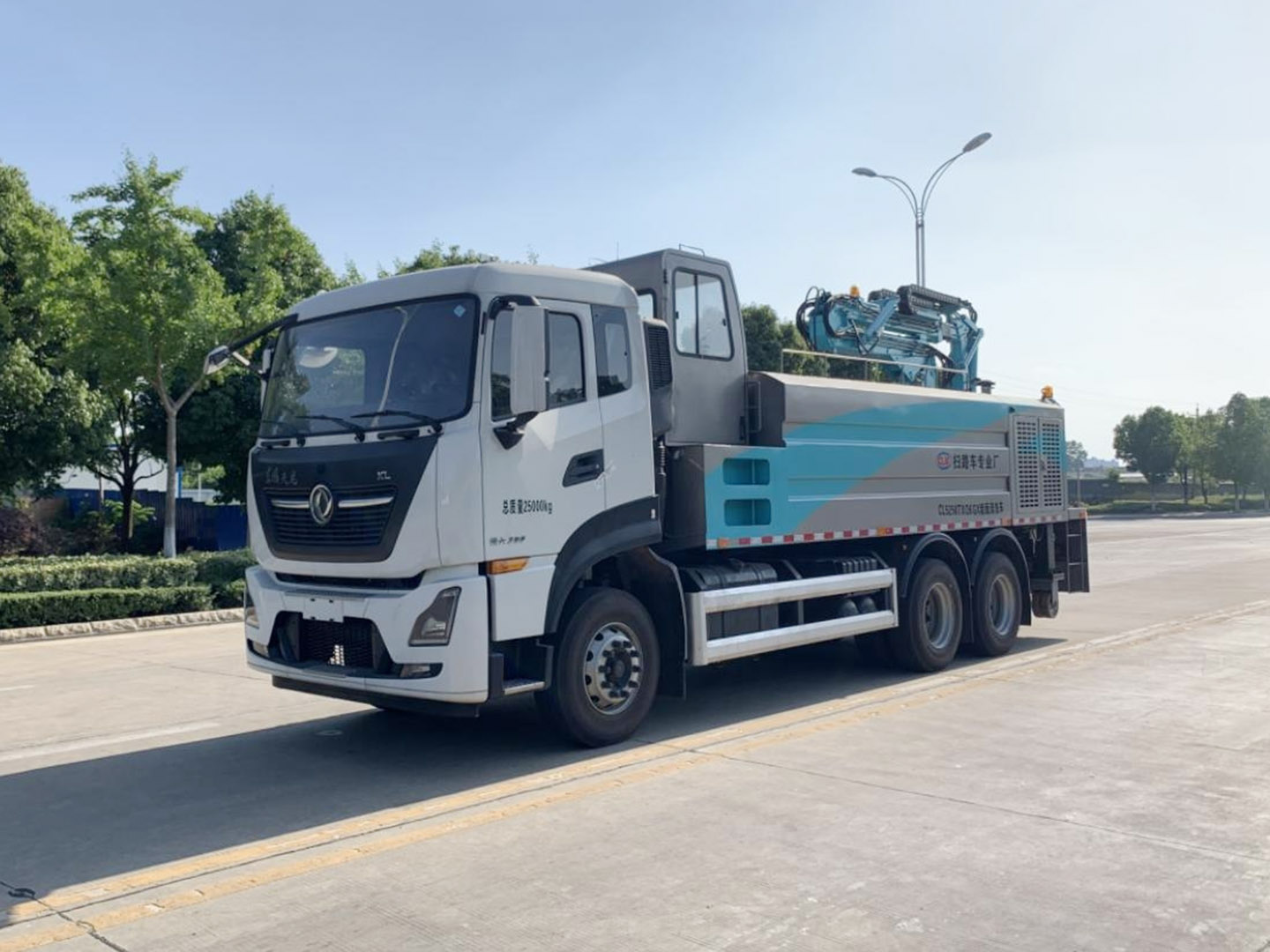 國六東風天龍后雙橋墻面清洗車