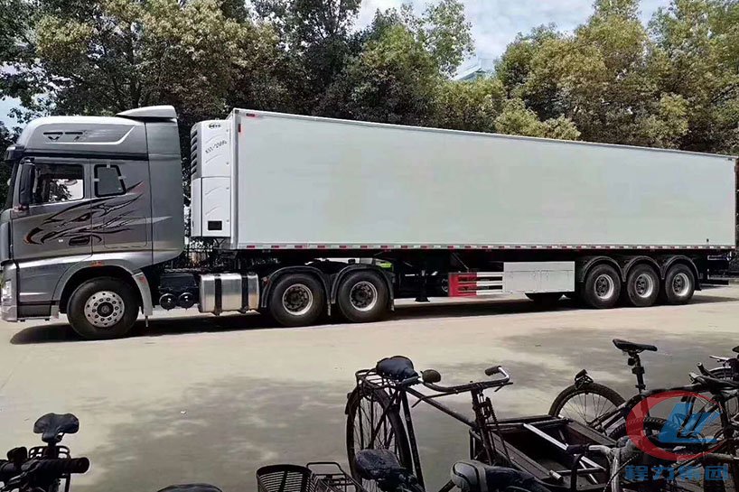 解放半掛冷藏車側面圖