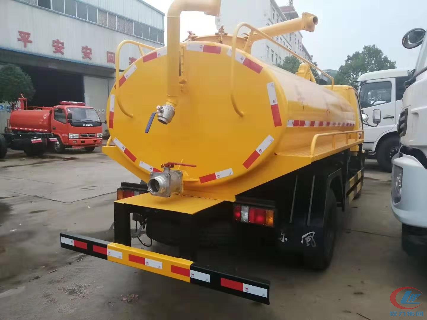 程力威江鈴順達吸糞車