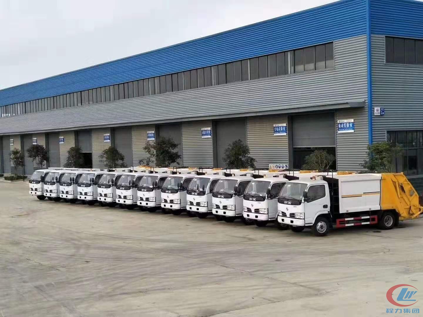 程力汽車出口中東地區壓縮垃圾車項目展示